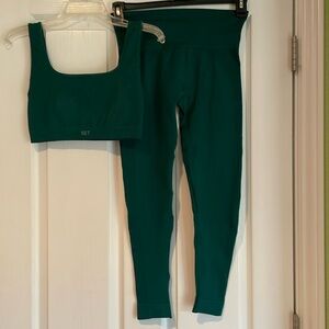 Set Active Forest Green L/ Top, M Bottom EUC